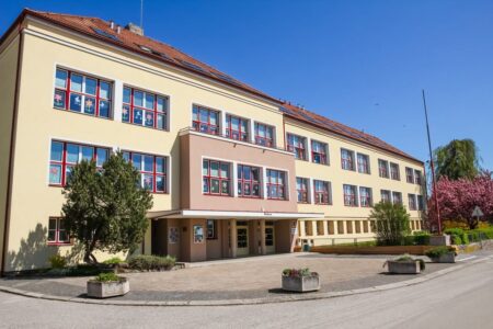 Základní škola, České Meziřící